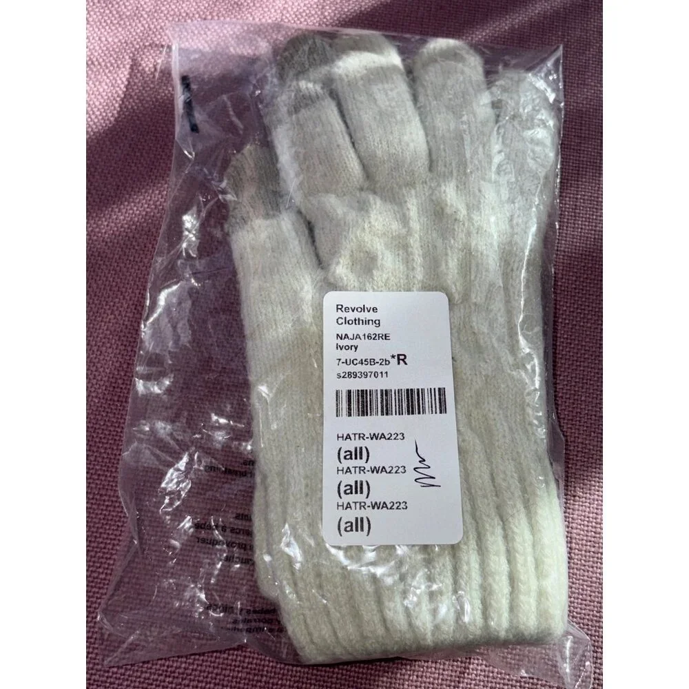 Hat Attack Frosty Touch Gloves in Ivory One Size Womens Smart Mittens